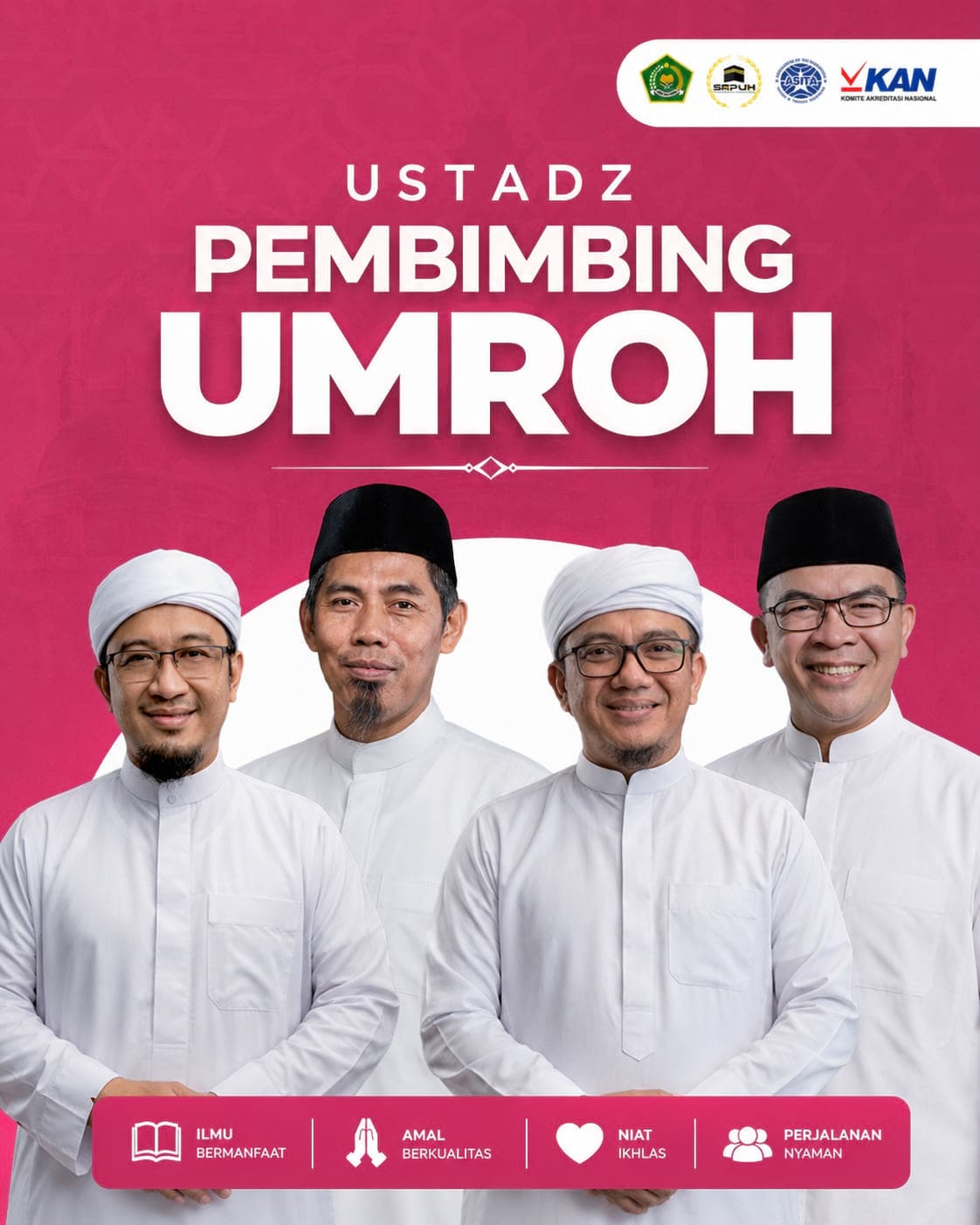 Ustadz pembimbing SS Umroh sedang membaca Al-Qur'an di masjid